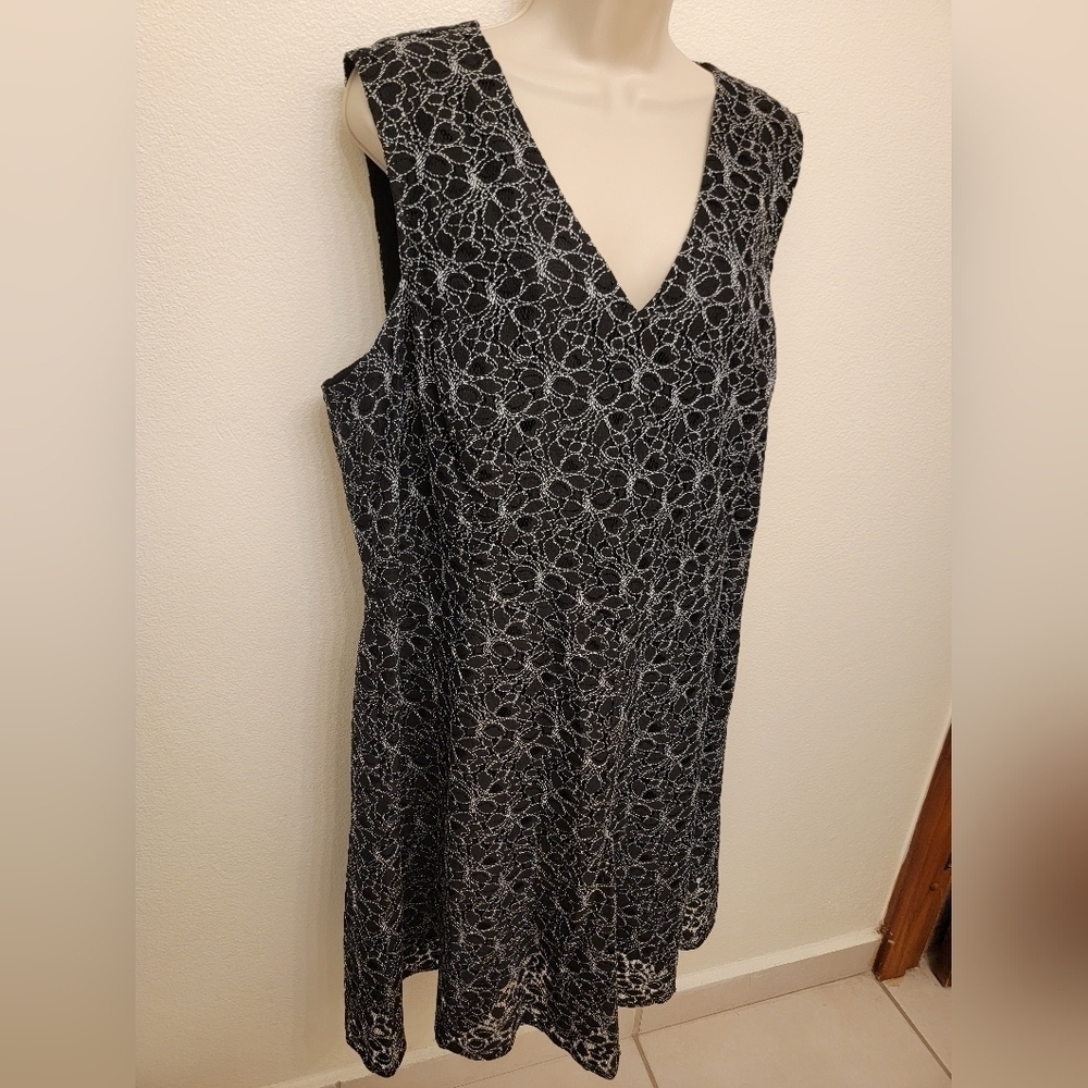 NWT Tommy Hilfiger Fit & Flair Embroidered Lace Dress - Picture 3 of 6